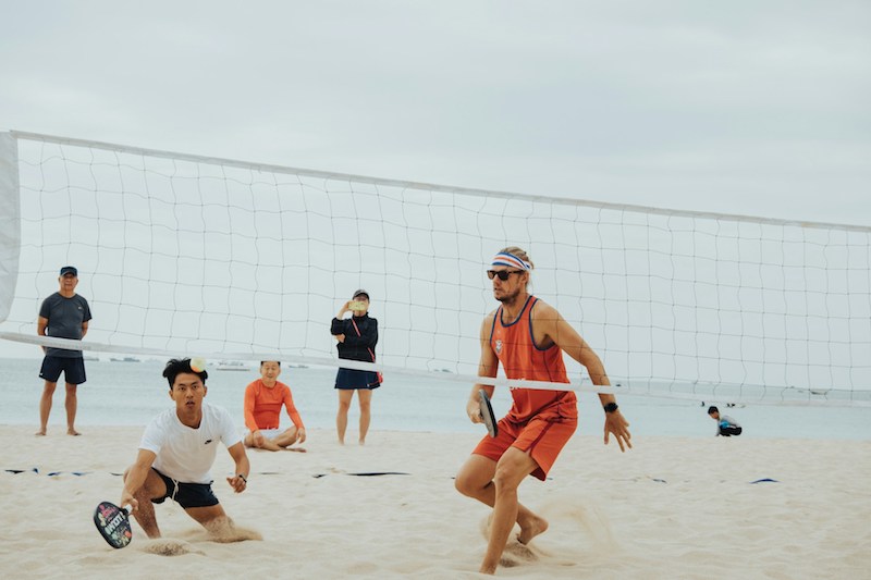 Proteção Solar Essencial: Viseiras e Óculos para Beach Tennis