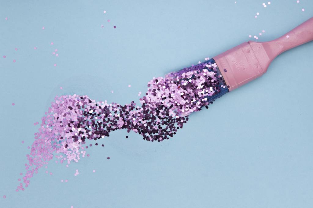 como tirar cola de glitter da roupa