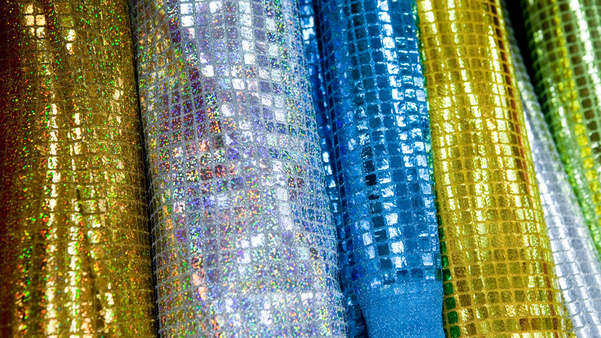 Como remover cola de glitter seca de tecidos delicados