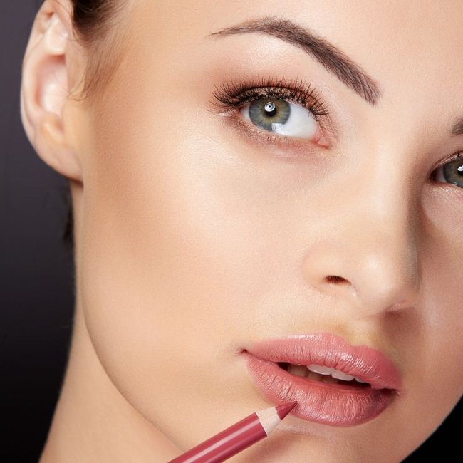 Lápis de Contorno Labial vs. Preenchimento: Qual a Melhor Opção para Você?