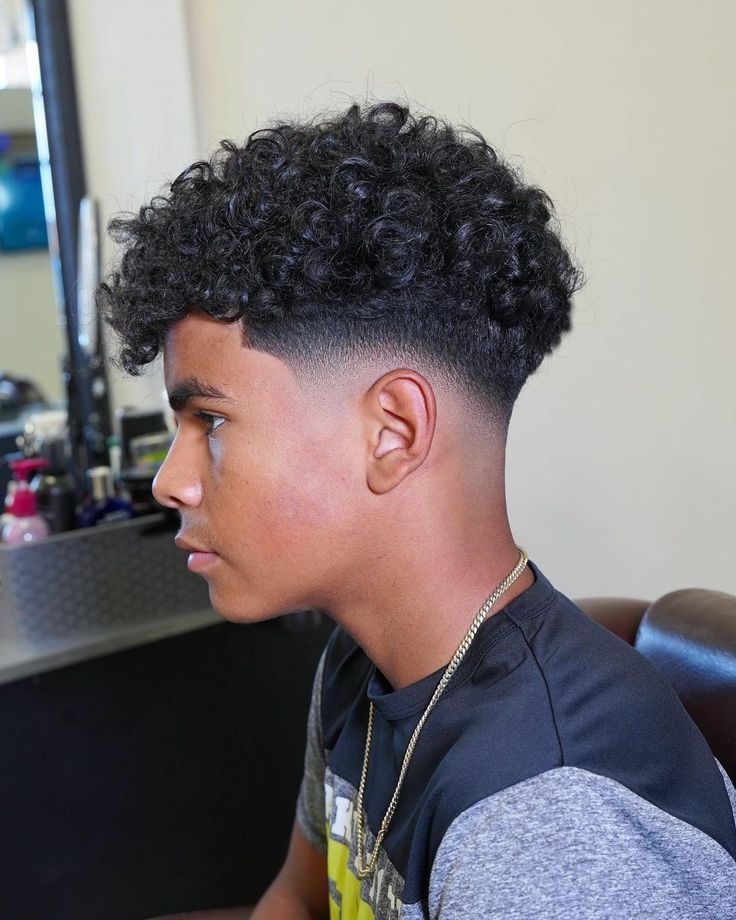 corte cabelo cacheado masculino para rosto redondo