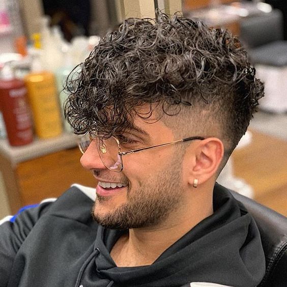 corte cabelo cacheado masculino moderno