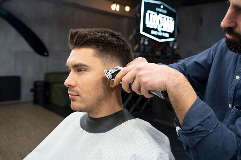 quanto custa um corte de cabelo masculino em salão premium