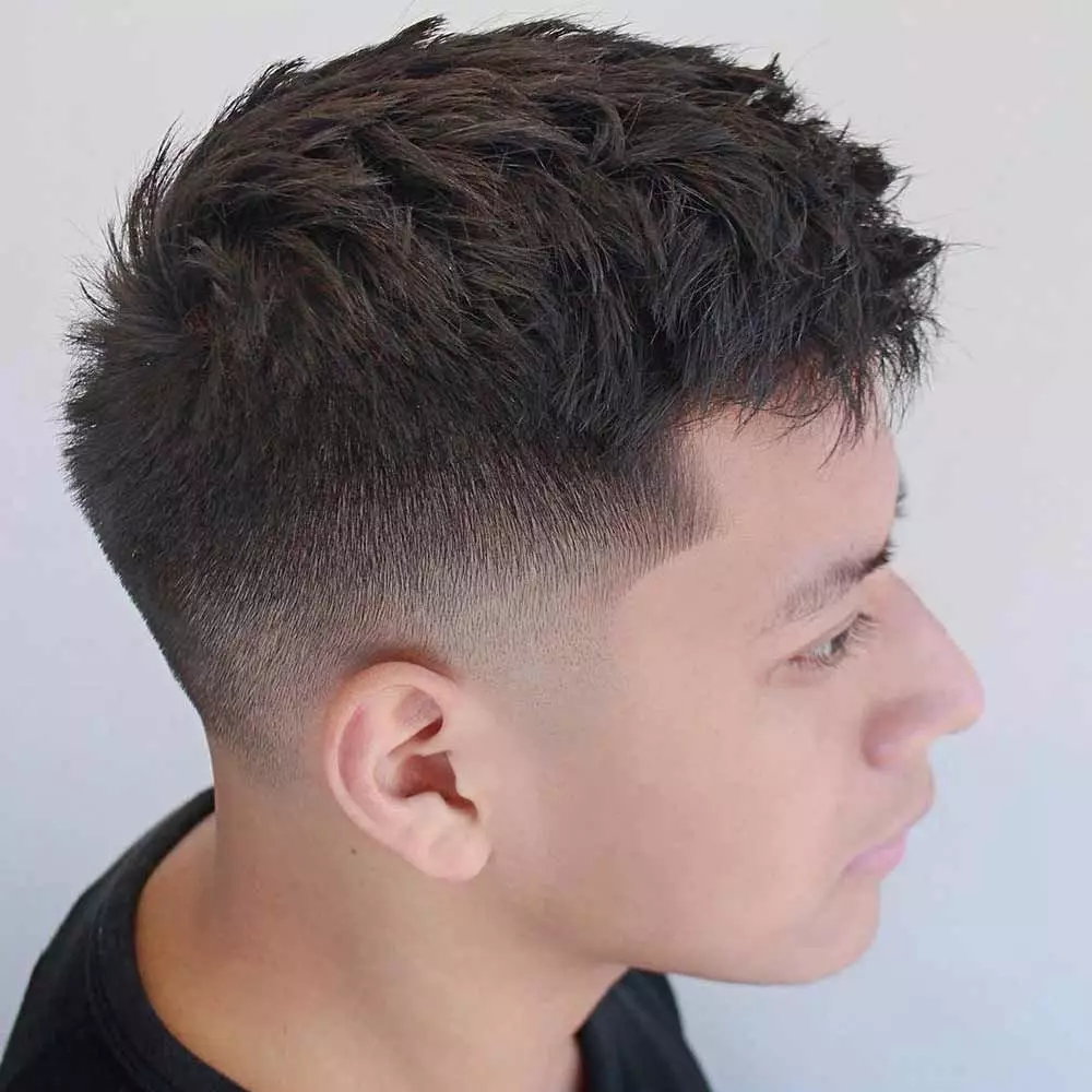 1. Guia Completo: Como Fazer o Corte Militar na Máquina Zero
2. Zero Alta vs. Zero Baixa: Entenda as Diferenças e Escolha o Seu
3. Cortes de Cabelo Masculino na Zero: Tendências e Dicas de Manutenção
4. Buzz Cut Perfeito: O Passo a Passo para um Raspado Impecável
5. Skin Fade na Zero: O Guia Definitivo para um Visual Moderno