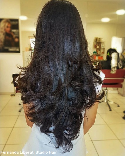 corte em v para cabelo cacheado repicado