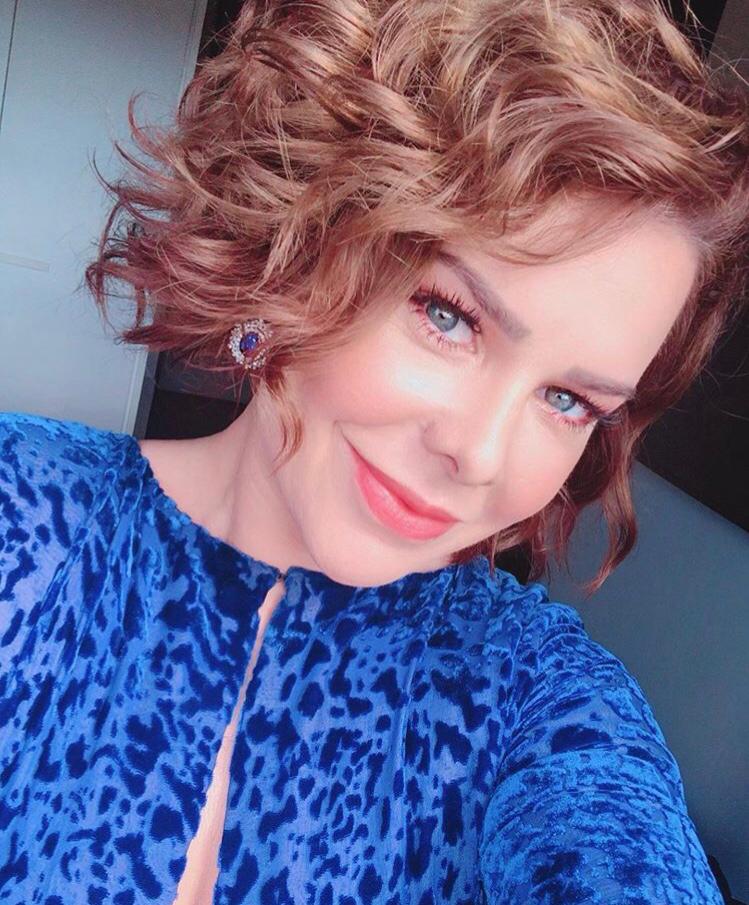 erros comuns ao cortar cabelo curto para rosto redondo