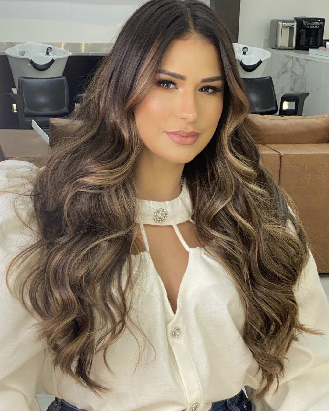 melhor corte de cabelo para rosto redondo com cabelo fino