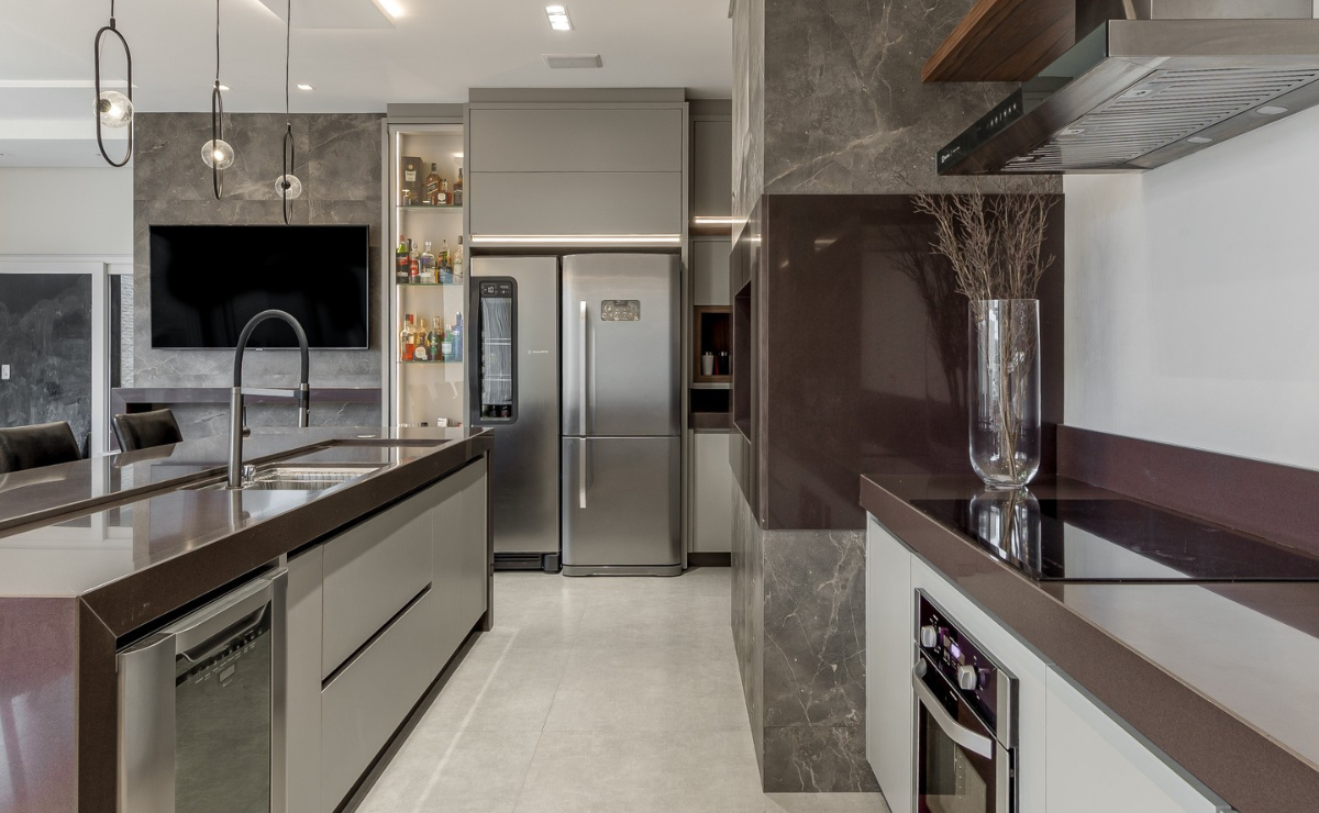 cozinha decorada em tons neutros