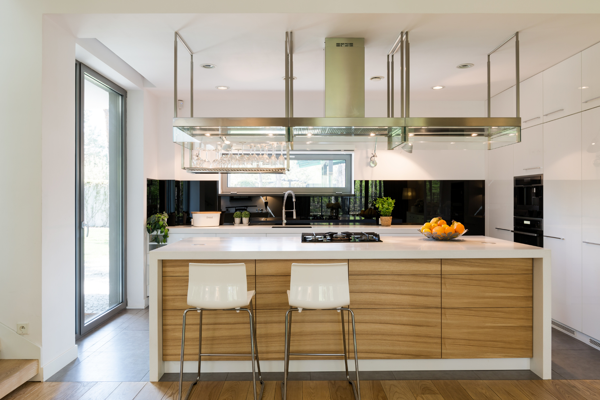 cozinha decorada em tons neutros