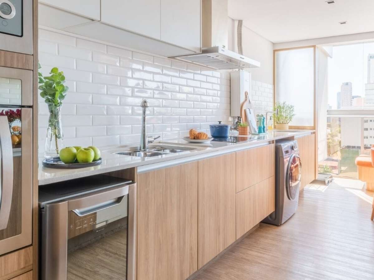 cozinha decorada em tons neutros