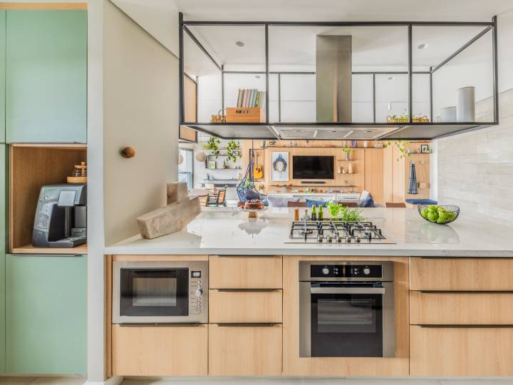 cozinha planejada com bancada pequena