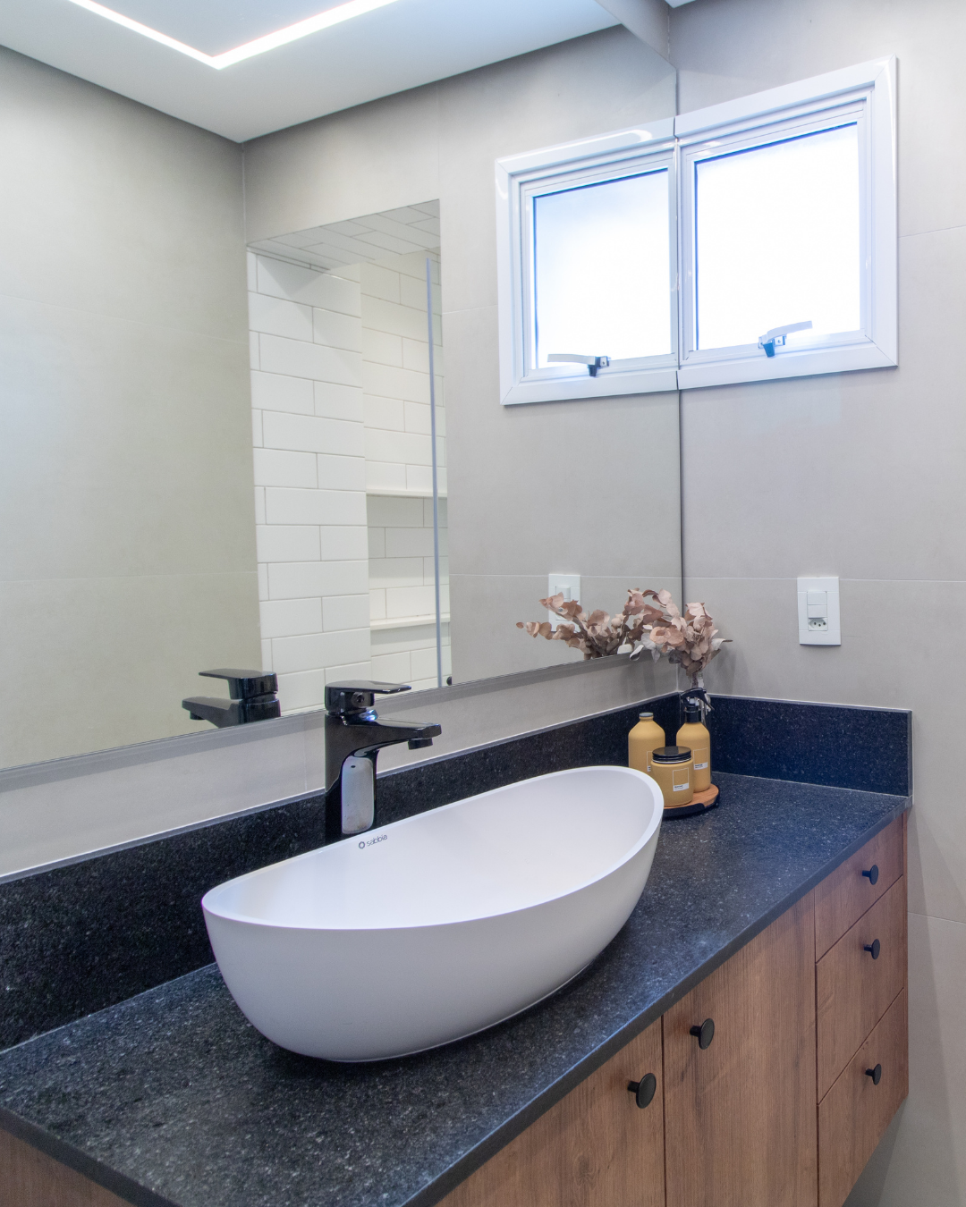 DIY ou Profissional? Entenda a Instalação de Cubas Esculpidas