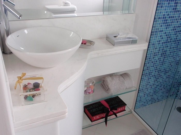 Tendências em Banheiros: A Ascensão das Cubas Esculpidas em Porcelanato