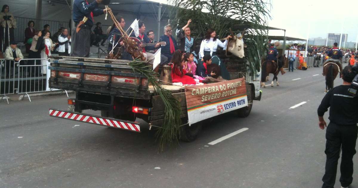 A História dos Lenços Farroupilhas e Sua Aplicação na Decoração