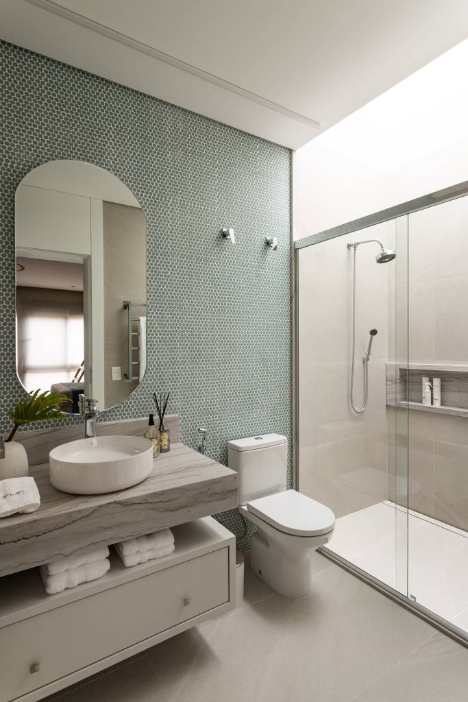 5 Dicas para Renovar seu Banheiro Alugado sem Quebrar Nada; Banheiro Alugado: Transforme com Adesivos e Papel de Parede; Acessórios que Fazem a Diferença no Banheiro de Aluguel; Iluminação Inteligente para Banheiros Pequenos e Alugados; Plantas e Têxteis: Toques de Conforto no Banheiro Alugado