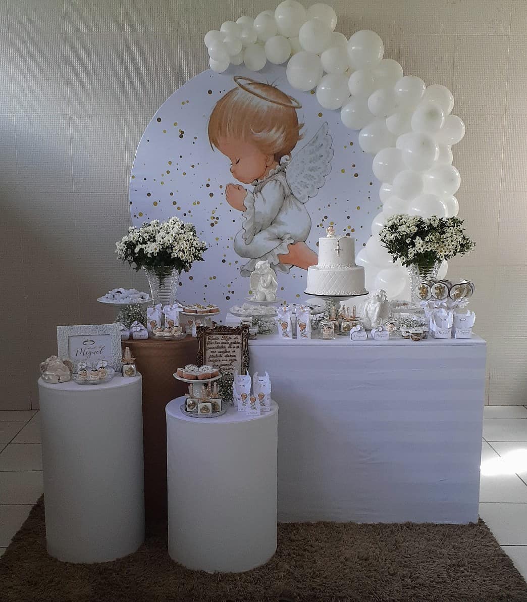 1. Decoração de Batizado Minimalista: Menos é Mais
2. O Toque Rústico na Decoração do Batizado
3. Clássicos da Decoração de Batizado: Elegância Atemporal
4. DIY: Crie Lembrancinhas de Batizado Inesquecíveis
5. A Mesa Central Perfeita para o Batizado em Casa