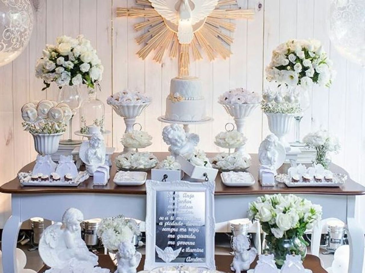 1. Decoração de Batizado Minimalista: Menos é Mais
2. O Toque Rústico na Decoração do Batizado
3. Clássicos da Decoração de Batizado: Elegância Atemporal
4. DIY: Crie Lembrancinhas de Batizado Inesquecíveis
5. A Mesa Central Perfeita para o Batizado em Casa