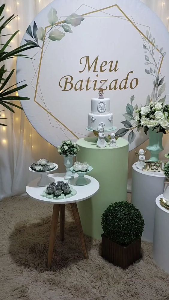 1. Decoração de Batizado Minimalista: Menos é Mais
2. O Toque Rústico na Decoração do Batizado
3. Clássicos da Decoração de Batizado: Elegância Atemporal
4. DIY: Crie Lembrancinhas de Batizado Inesquecíveis
5. A Mesa Central Perfeita para o Batizado em Casa