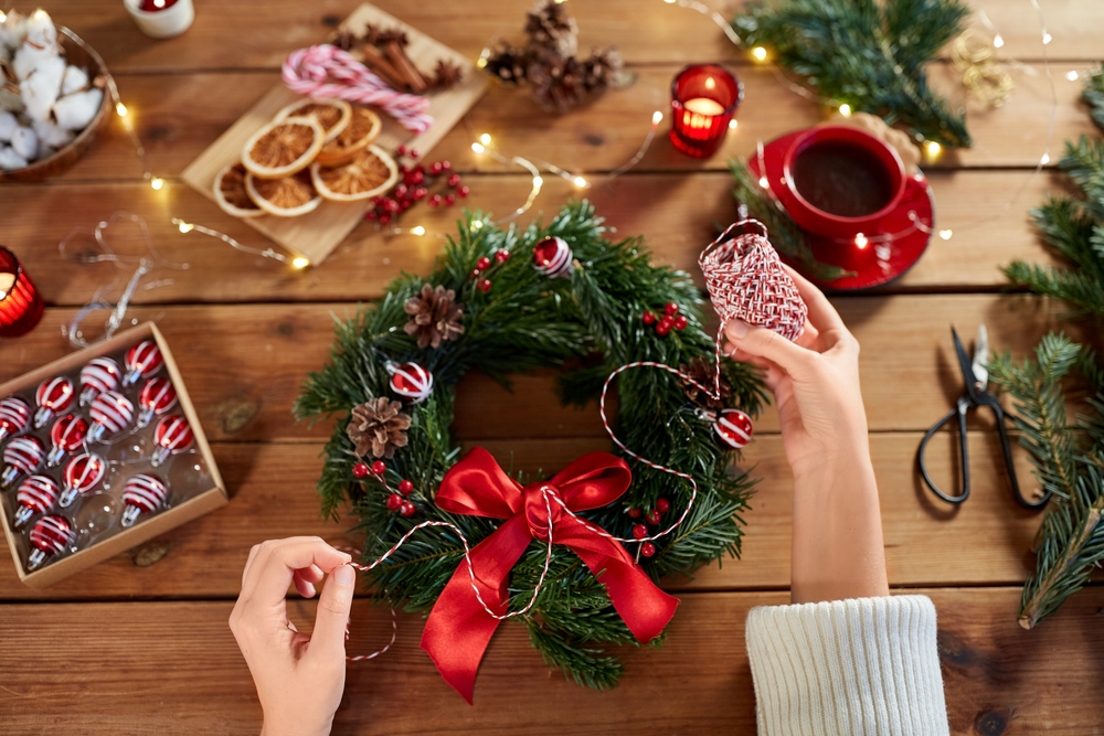 decoração de natal com tons metalizados