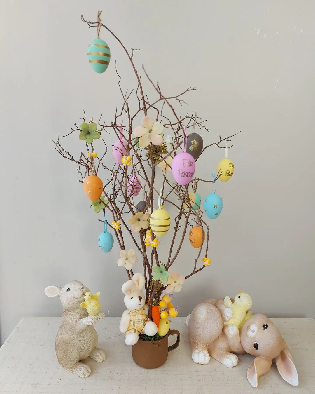 Guirlandas e Árvores de Páscoa: Ideias para Decorar a Entrada da Sua Casa