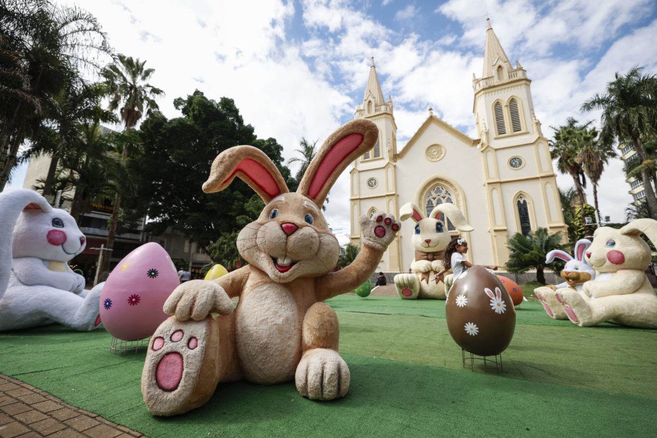 Guia Completo de Cores Litúrgicas para a Páscoa 2026