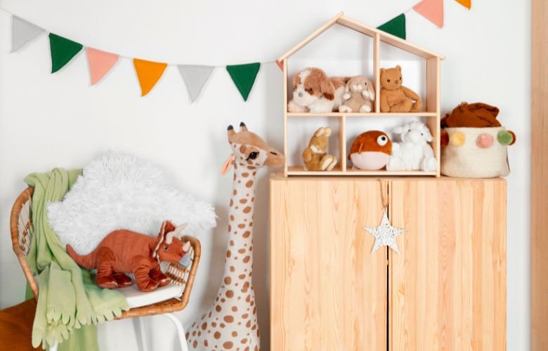 5 ideias de títulos:
1. Transforme o Quarto do Bebê em uma Aventura Safari: Dicas Essenciais
2. Decoração Safari para Bebê: Cores