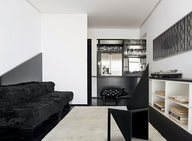 decoração de sala preto e branco