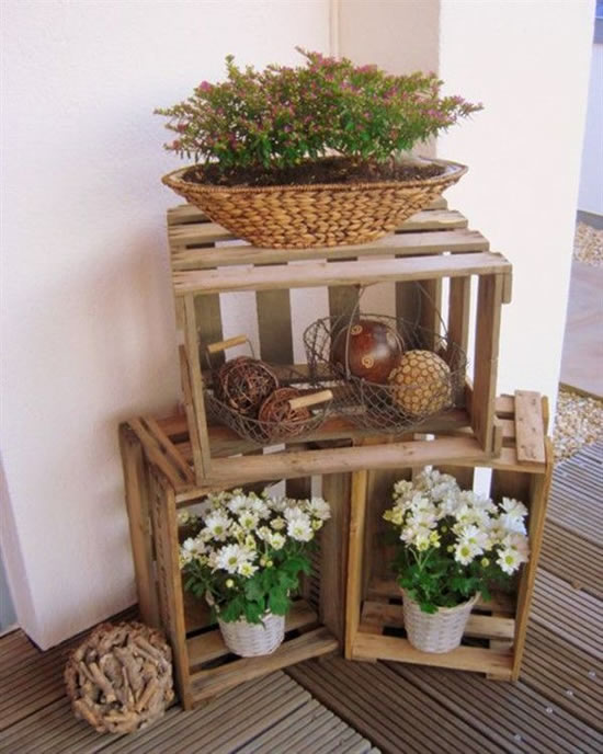 Além da Sala: 10 Usos Inovadores de Caixotes de Madeira em Cada Canto da Casa