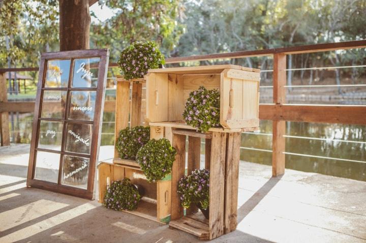 Transforme seu Jardim: Ideias Criativas com Caixotes de Madeira para Plantas