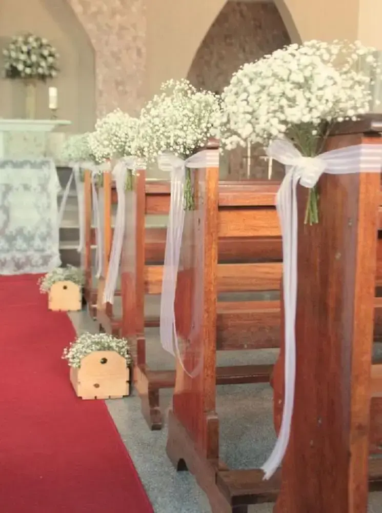 Decoração Minimalista na Igreja: Menos é Mais no Seu Grande Dia