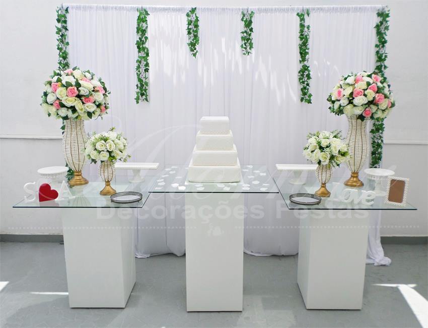 Iluminação para Mesa de Casamento: Velas e Castiçais em Destaque