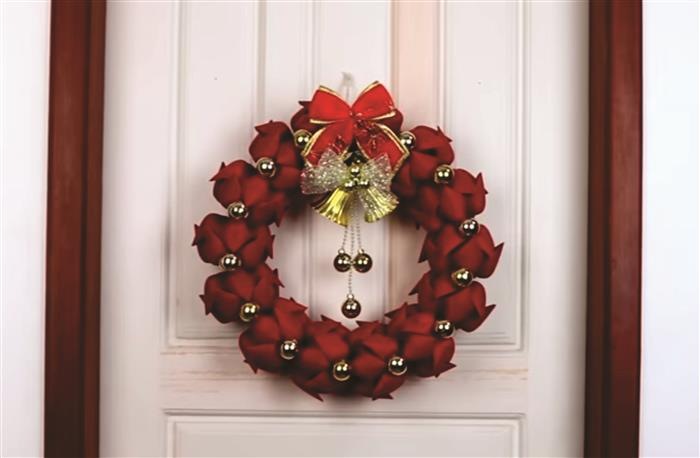 Guia Completo para Criar Centros de Mesa Natalinos Reciclados