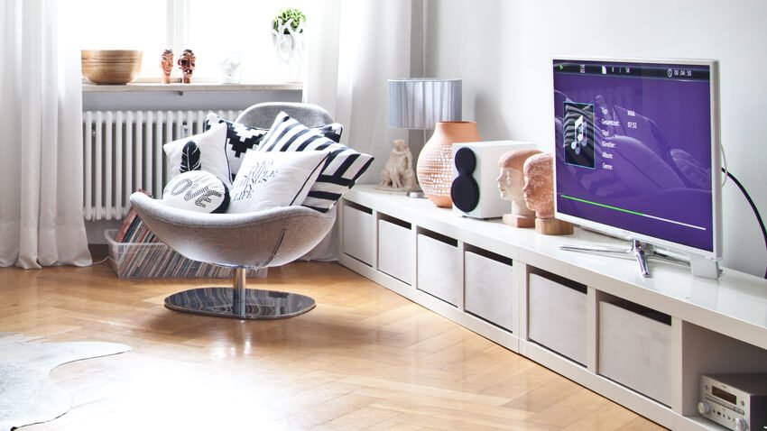 5 ideias de títulos: 1. Transforme seu Rack: Dicas Essenciais de Decoração. 2. Rack da Sala: Do Básico ao Sofisticado. 3. Decoração de Rack: Menos é Mais? 4. O Poder dos Detalhes na Decoração do Rack. 5. Rack: O Ponto Focal da Sua Sala.