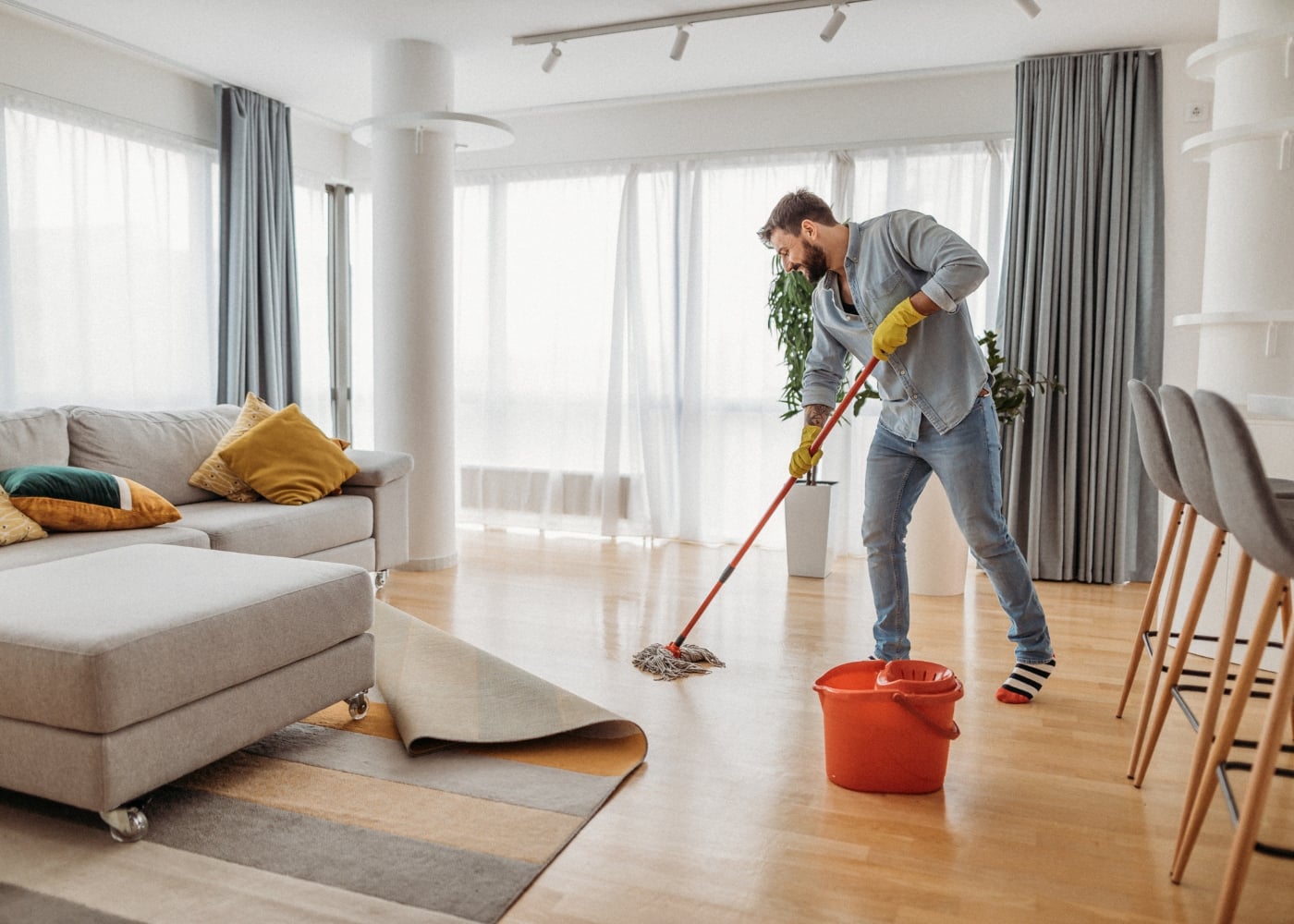 Técnicas de limpeza rápida para casas movimentadas
