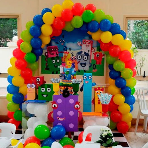 Decoração de parede com balões: painéis e franjas fáceis