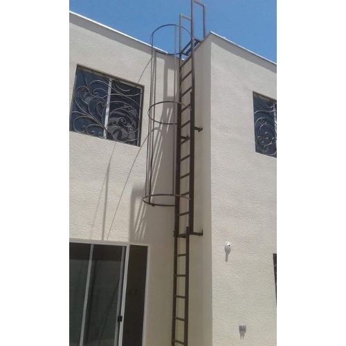 Segurança em Altura: A Importância da Linha de Vida em Escadas Marinheiro