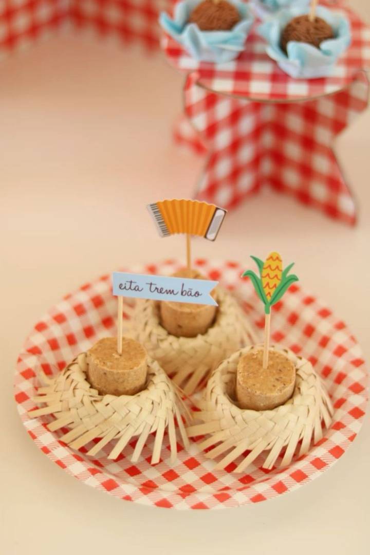 festa junina em casa vs festa junina em clube