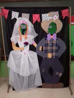 como fazer bandeirinhas de jornal para festa junina