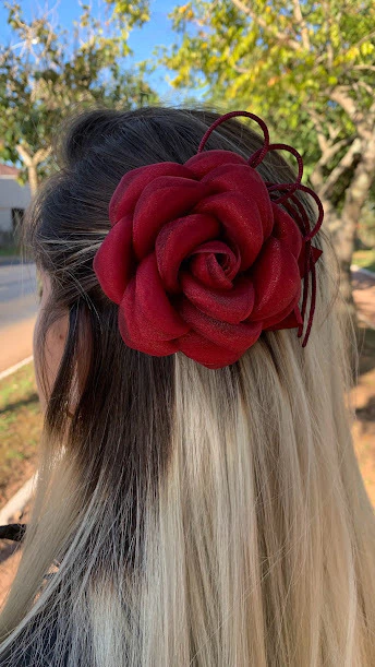 Flores de Tecido para Cabelo: Escolha o Modelo Ideal para Cada Ocasião