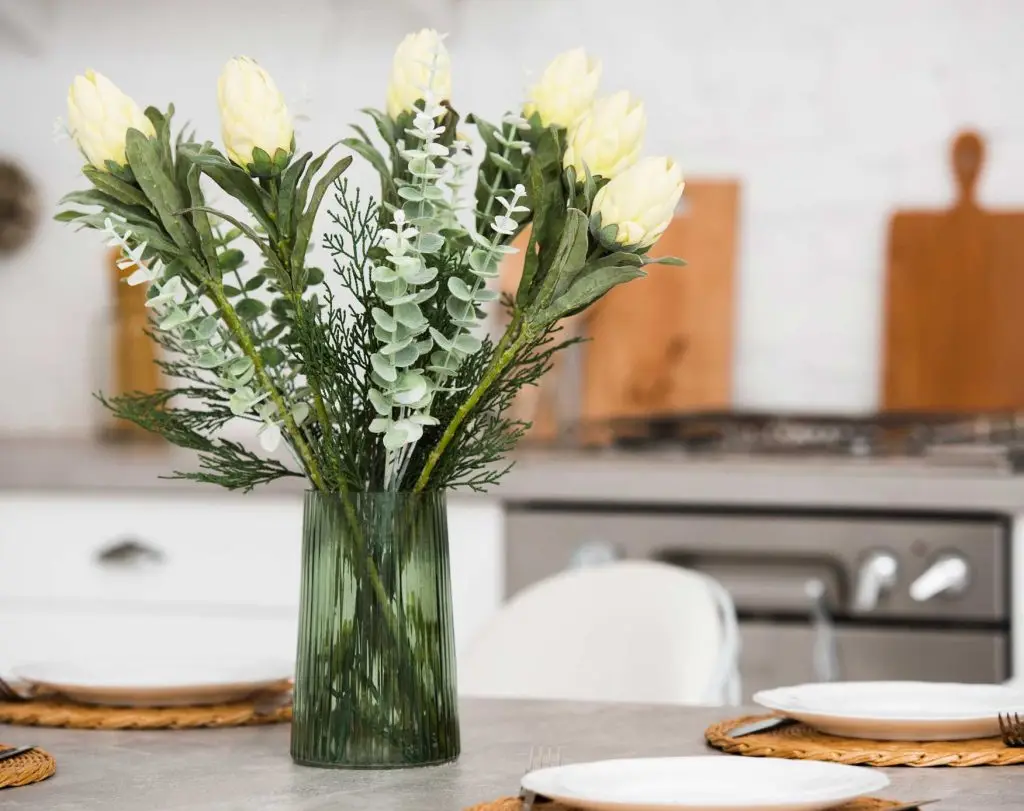 Como Montar um Arranjo de Flores Artificiais Realista