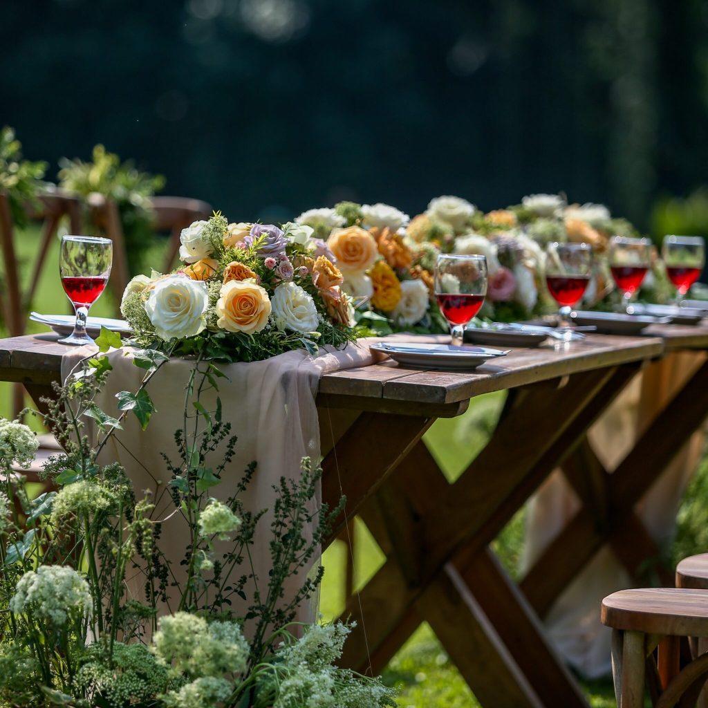 Como Combinar Flores e Velas para um Centro de Mesa Perfeito
