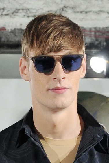 5 ideias de títulos:
1. Guia Completo: Os Melhores Cortes de Cabelo Masculino com Franja para 2025
2. Franja Masculina: Como Escolher o Estilo Perfeito para o Seu Rosto
3. Tendências de Franja Masculina: Do Clássico ao Moderno
4. Cuidados Essenciais para Manter sua Franja Masculina Impecável
5. Transforme seu Visual: Cortes Masculinos com Franja que Estão em Alta