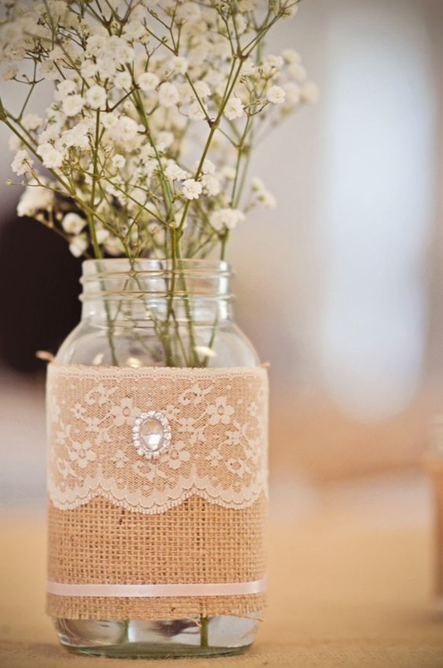 garrafas de vidro decoradas com juta