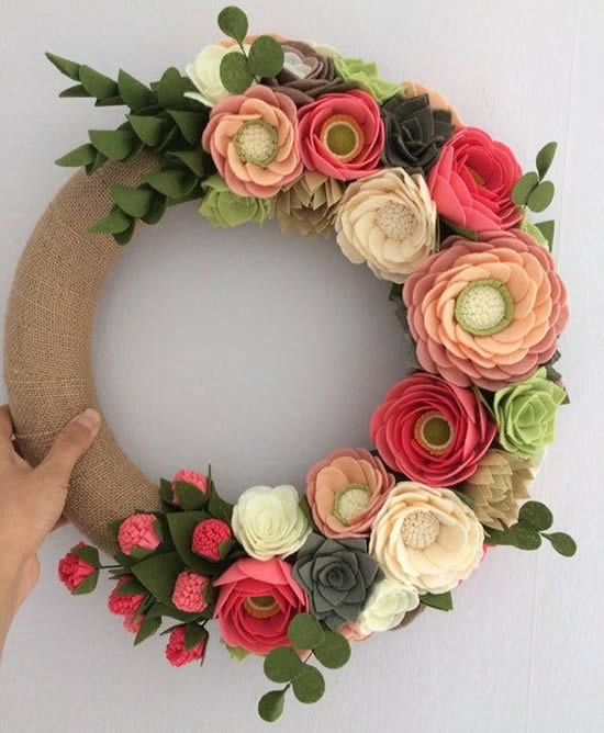 Feltro Santa Fé vs. Outros Materiais: Qual o Melhor para Sua Guirlanda?