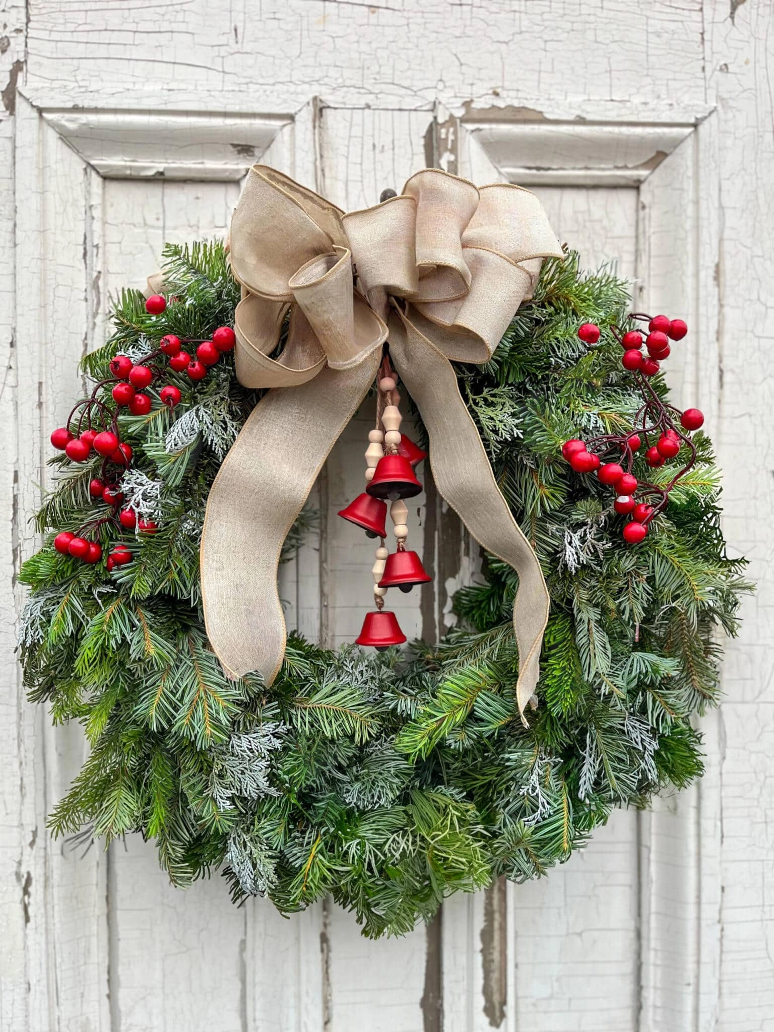 Decoração de Natal Sem Danos: Dicas para Pendurar Sua Guirlanda na Porta