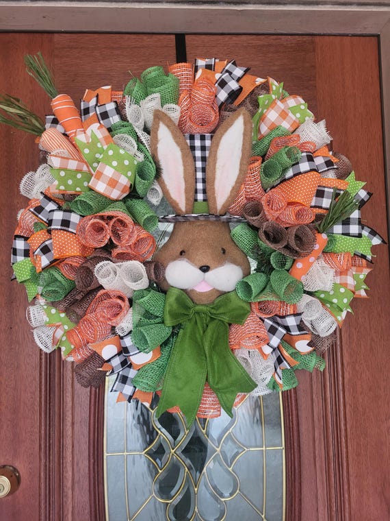 Guirlanda de Páscoa Religiosa vs. Temática: Qual Escolher para sua Decoração?