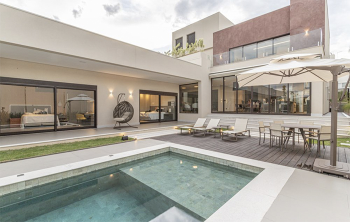 erros comuns ao decorar area de piscina