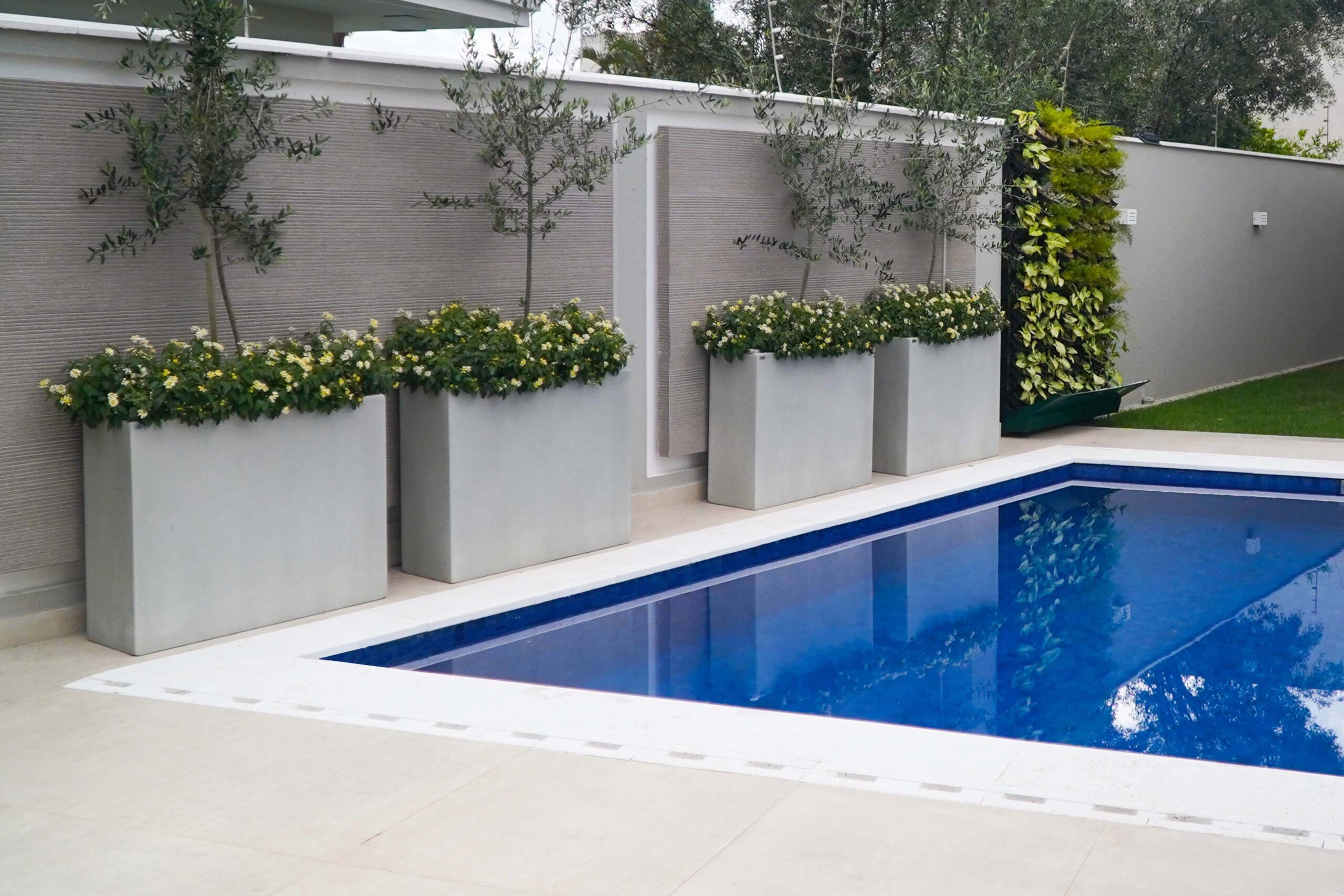 quanto custa decorar area de piscina