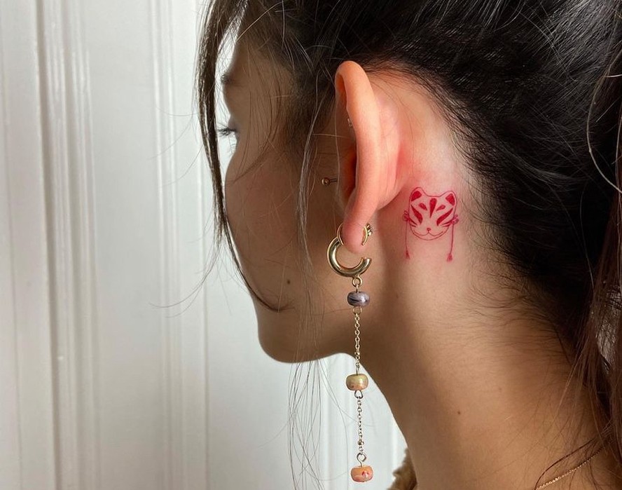 ideias tatuagem pescoço feminina pequena fotos