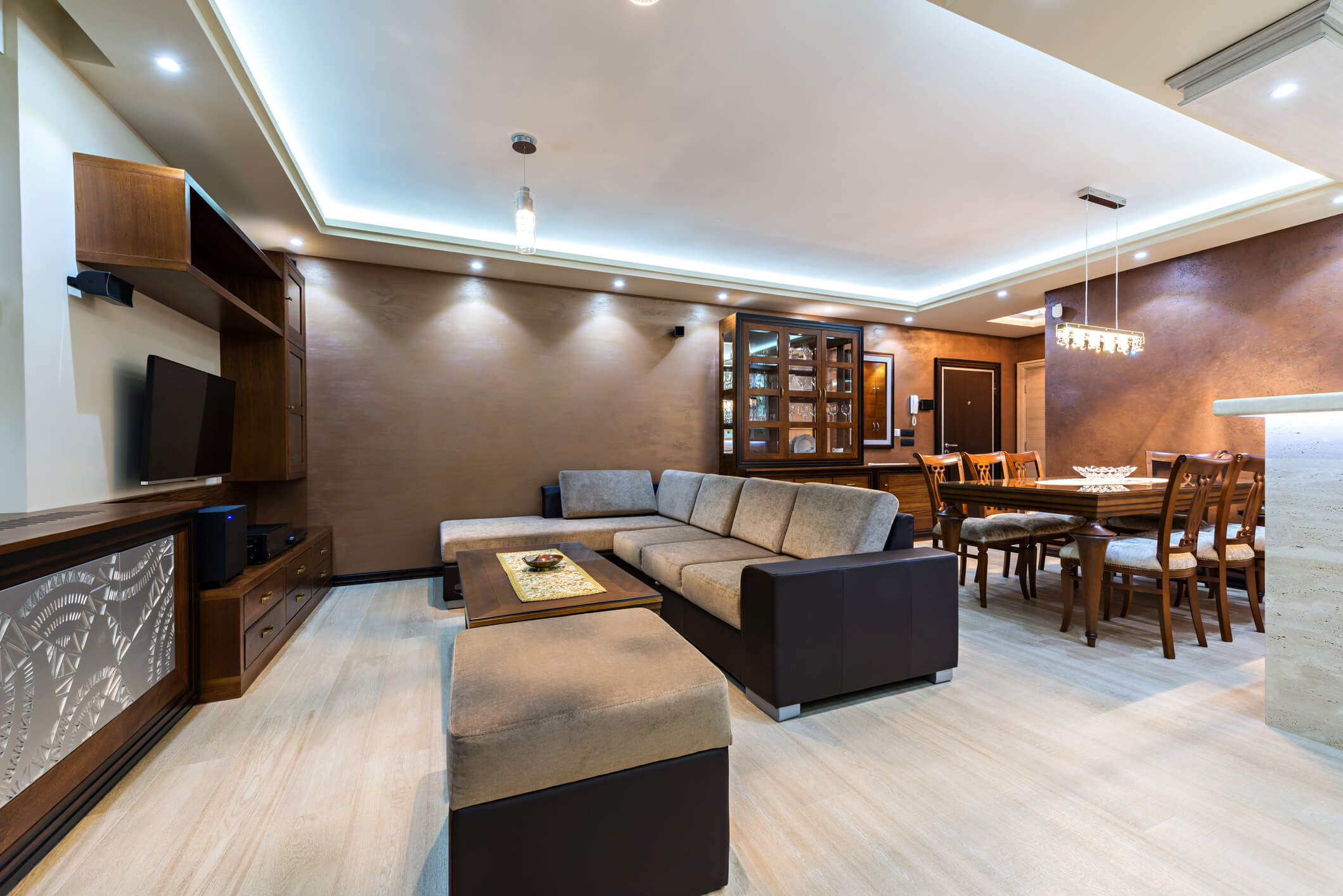 Vantagens e Ideias Criativas de Iluminação
4. Iluminação LED para Sancas: Escolha Certa para Cada Ambiente
5. O Efeito Acolhedor da Luz Indireta em Sancas de Gesso